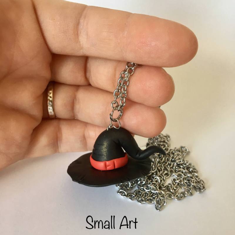 Her Hexe Hut Charm Halskette Halloween Handgefertigte Fimo Kawaii Edelstahl Ketten Herbst Wicca Hexen von SmallArtHandmade