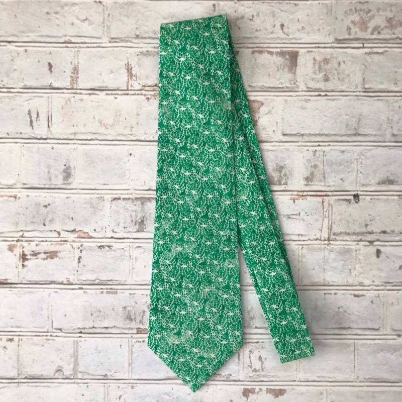 Grüne Moderne Block-Print Floral Baumwolle Krawatte Herren von SmallBatchBoutique