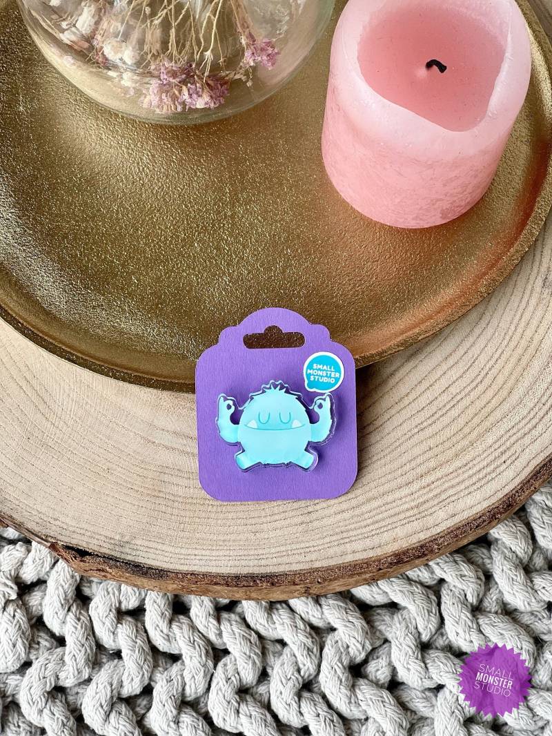 Anstecker Siggimonster Aus Acryl/Pastell Türkis Pin Lustiger Monster Button Namaste Statement von SmallMonsterStudio