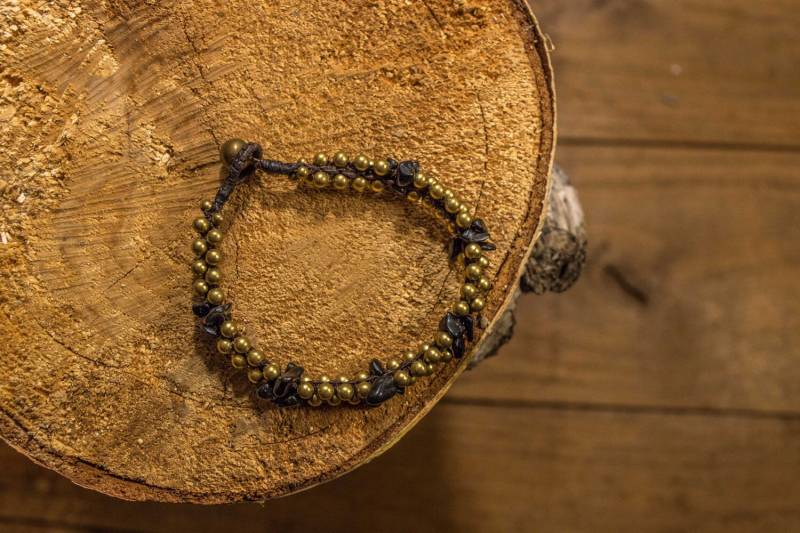 Armband Schwarz Und Gold Elegante Perlen Makramee Spitze/Bronze/Tinkerbell von SmallShedStore