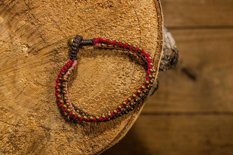 Makramee Armband/Drei Farben Grün Und Gelb/Rot/Gewachst Thread von SmallShedStore