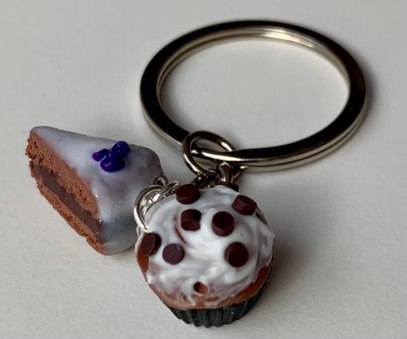 Handgemachter Blaubeer Schoko Kuchen Und Cupcake Schlüsselanhänger von SmallSugaryCharms