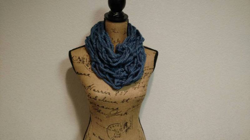 Dunkel Blaue Grobstrick Arm Strickschal Winter von SmallTownHandMade