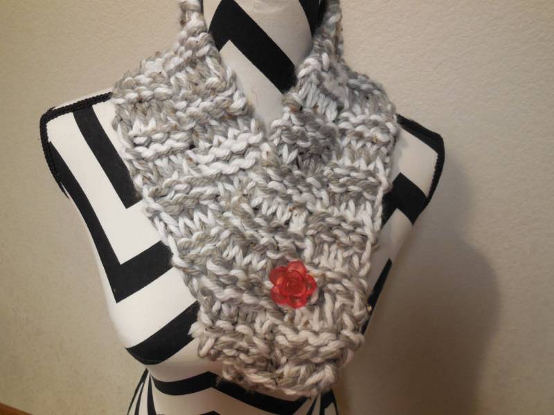 Nur Ein Grau Und Weiß Stricken Winter Kutte von SmallTownHandMade