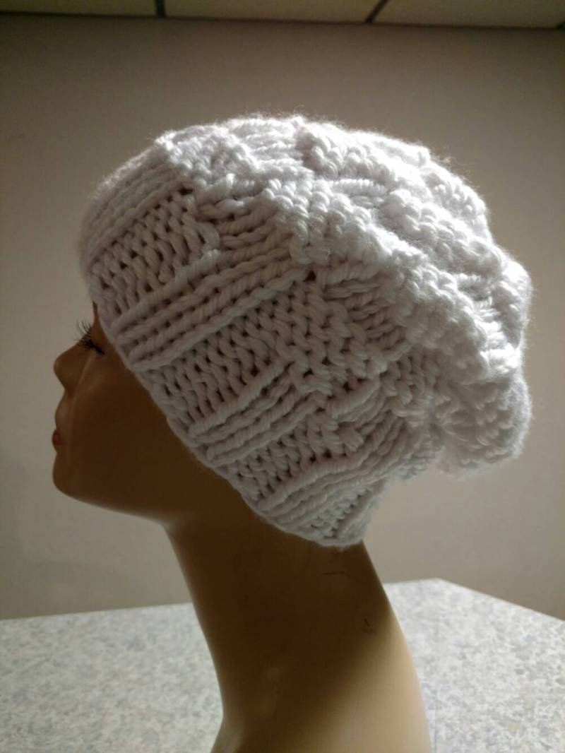 Nur Ein Stricken Winter Slouchy Hut in Korbflechter Muster von SmallTownHandMade