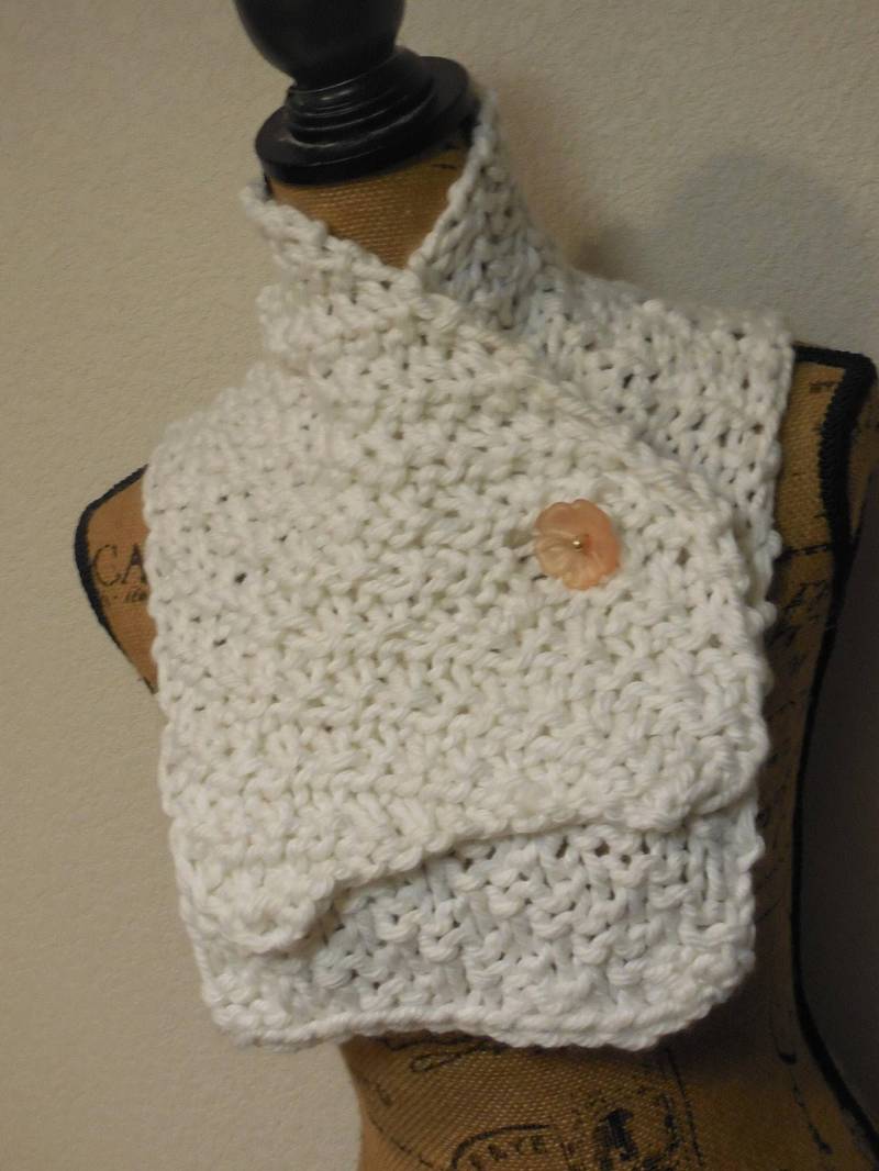 Nur Ein Winter Knit Weißen Knopf Gugel von SmallTownHandMade