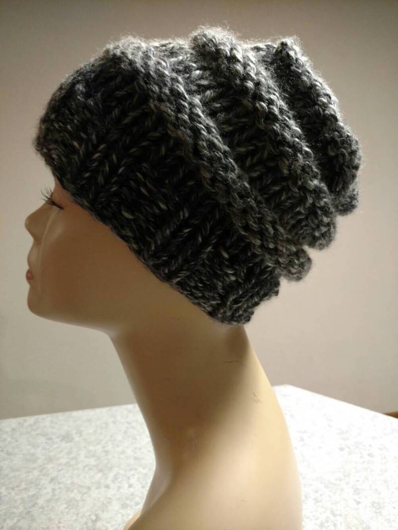 Nur Ein Winter-strick-Beanie in Kohle-Mix von SmallTownHandMade