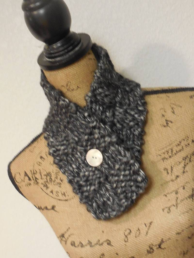 Nur Eine Kohle Grau Winter-strick-Tasten-Kutte von SmallTownHandMade