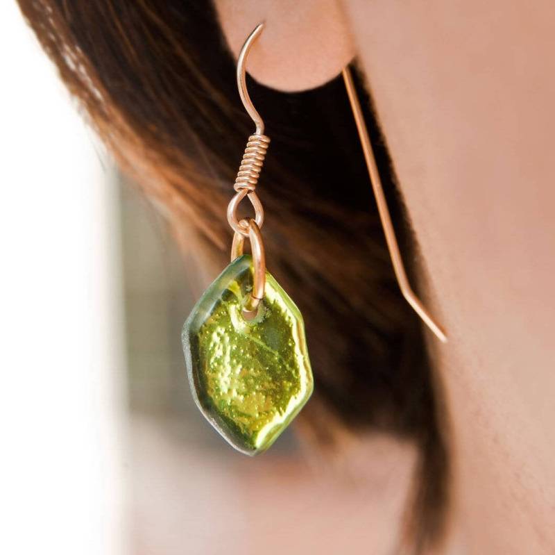 Recycled Glas Edelstein Ohrringe | 14K Gold Fill, Diamanten-Form von SmartGlassKP