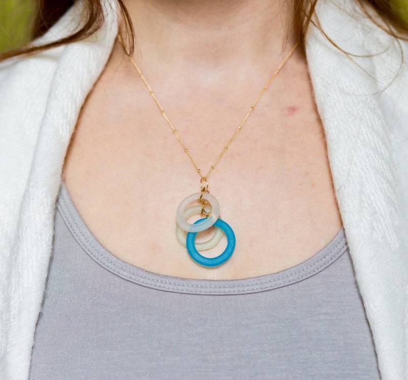 Seeglas Kaskade Halskette | Upcycled Flaschenglas, Gold Fill Kette von SmartGlassKP