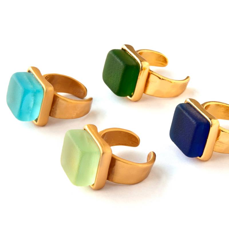 Verstellbarer Statement Ring Mit Recyceltem Weinflaschenglas Und Goldband | Nachhaltige Mode Cocktail Ringe Umweltfreundliche Produkte von SmartGlassKP