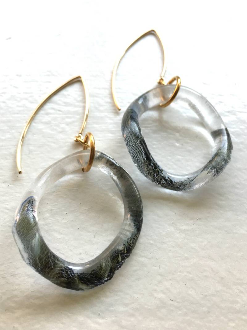Recycled Grey Goose Flaschenohrringe, 14K Gold Fill Brisuren von SmartGlassKP