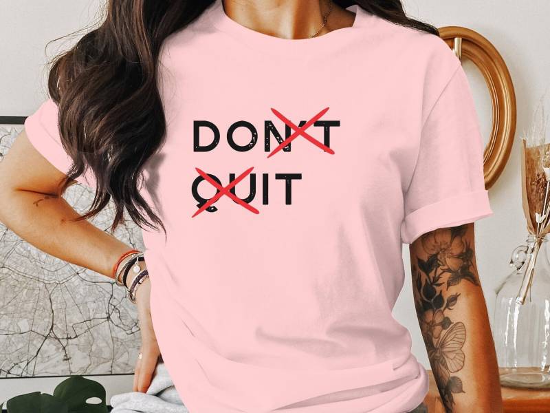 Lustiges Fitness Shirt, Witziges Spruch Training T-Shirt, Humorvolles Motivations Oberteil, Fitnessstudio Jersey, Dont Quit Do It Sport Top von SmartStreetwearShop