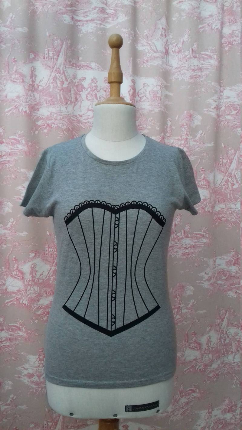 Graues Korsett-Design Vorne Und Hinten T-Shirt Mit Kurzen Ärmeln Von Dany Signerin Entworfen Graues Korsett-Design Vorne Und Hinten T-Shirt Mit Kurzen Ärmeln Von Dany Signerin Entworfen von SmartclindOeil