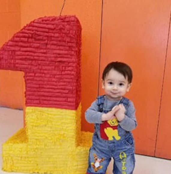 Winnie Puuh Geburtstag Overall - 1. Outfit Personalisierte Geburtstagskleidung von SmashingCupcakes