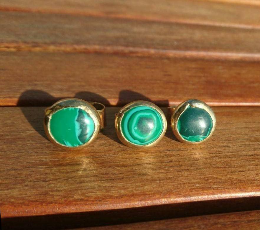 Knopfring Aus Messing Mit Rundem Malachit 15mm Cabochon Knopfring Aus Messing Mit Rundem Malachit 15mm Cabochon von SmashingMetals