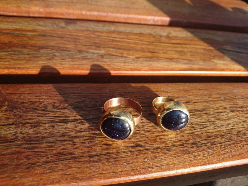 Messing Mit Runden Blau Goldstone Cabochon Messingring Wiederverwendet, Recycelt, Up-Cycled Messing Mit Runden Blau Goldstone Cabochon Messingring Wiederverwendet, Recycelt, Up-Cycled von SmashingMetals