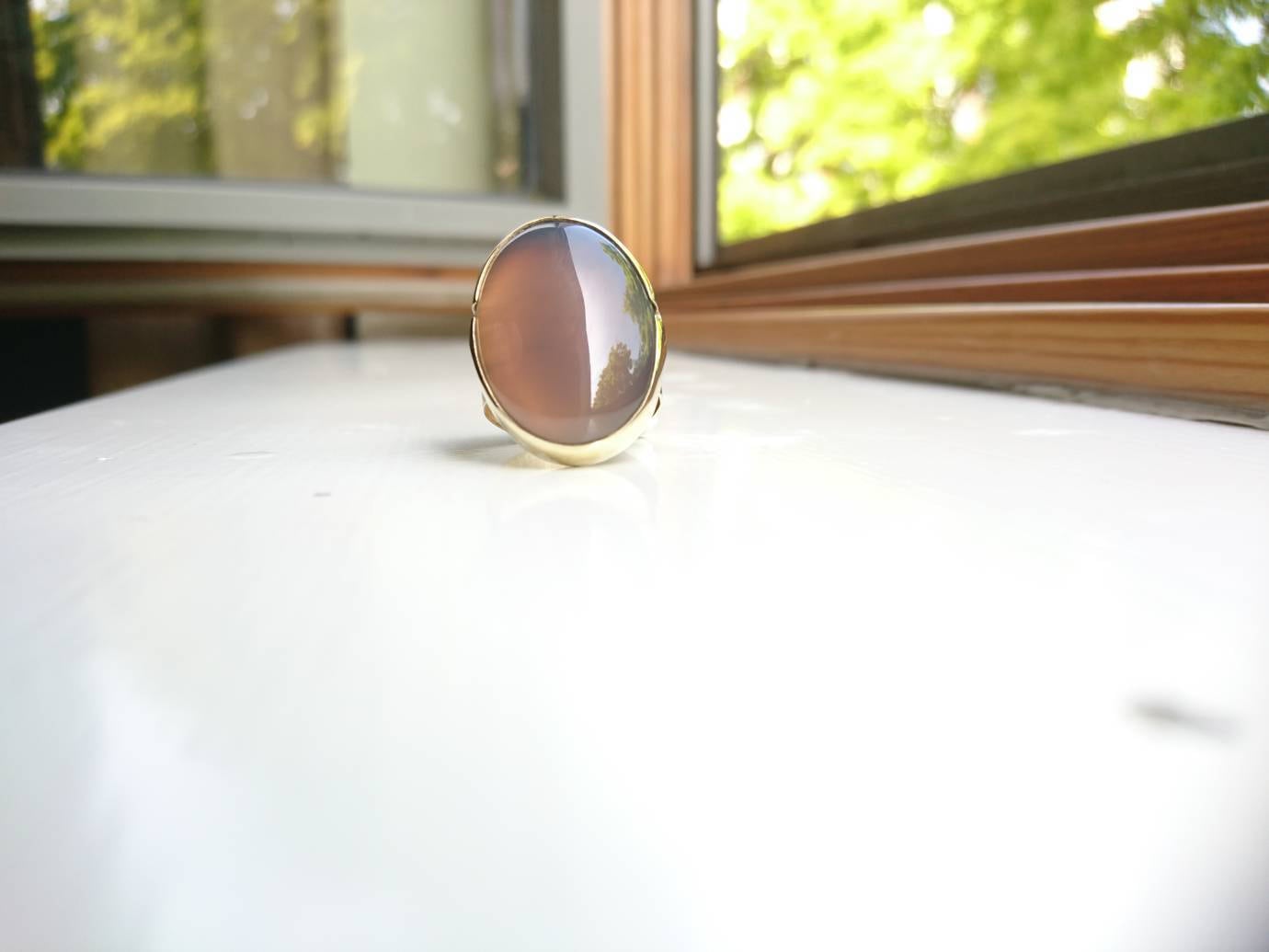 Opulenter Ovaler Messing-statementring Mit Grauem Mondstein-Cabochon-Edelstein Aus Wiederverwertetem, Recyceltem, Up-Cycled Messing Opulenter Ovaler Messing-statementring Mit Grauem Mondstein-Cabochon-Edelstein Aus Wiederverwertetem, Recyceltem, Up-Cycled Messing von SmashingMetals