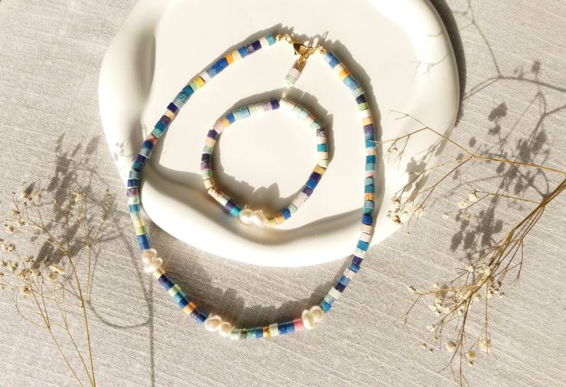 Buntes Schmuckset Aus Halskette Und Armband Buntes Schmuckset Aus Halskette Und Armband von SmelijaAccessories