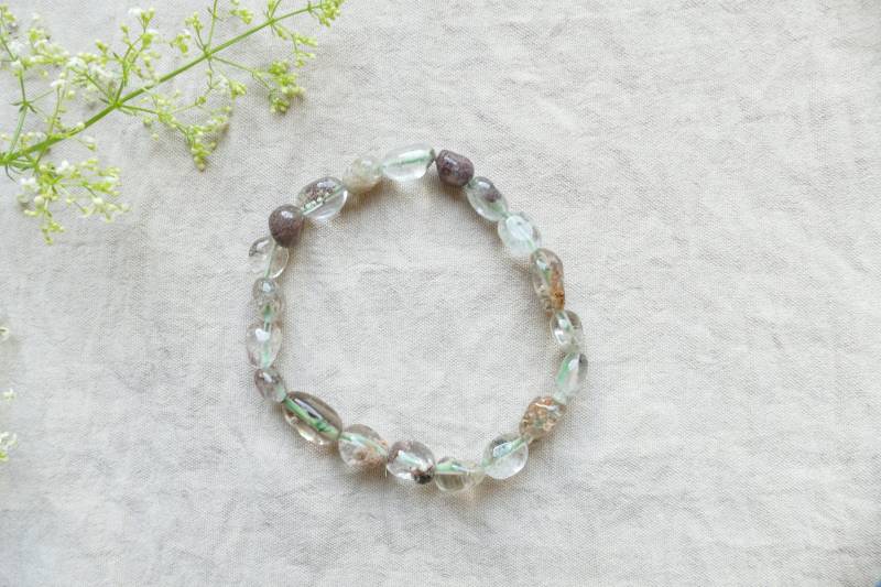 Quarz Und Chlorit Nuggets Armband von SmelijaAccessories