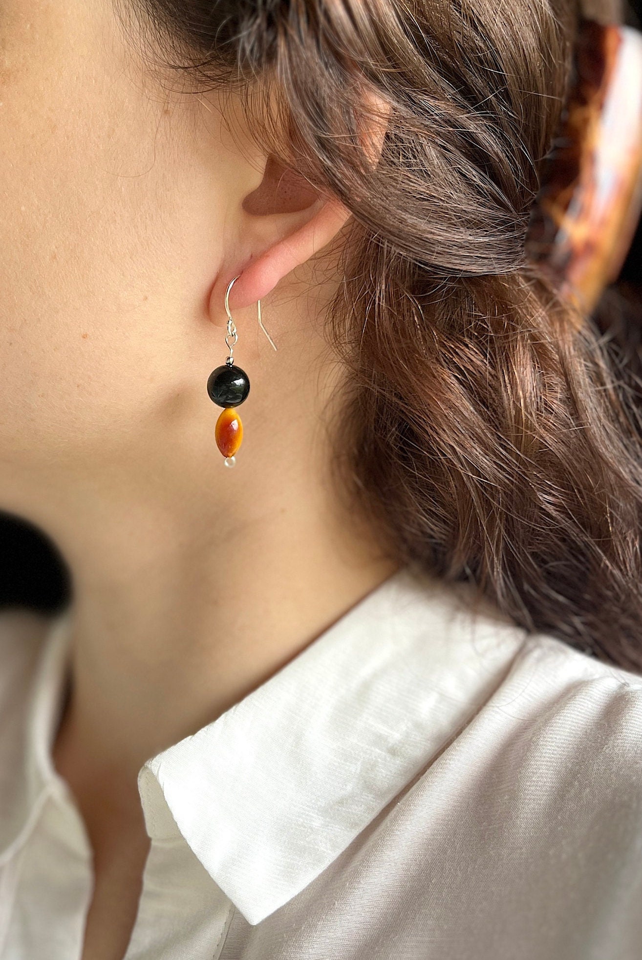 Schwarze Und Butterscotch Bernstein-Ohrringe Mit 925 Silber-Ohrhaken von SmelijaAccessories