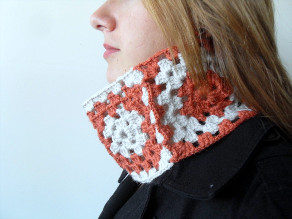 Häkeln, Halswärmer, Burnt Orange Und Sahne, Weihnachtsgeschenk, Schal, Erdfarben, Rusty Granny Square Teamt von SmilingKnitting