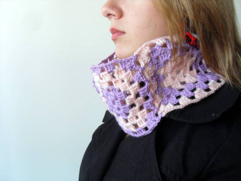 Häkeln, Halswärmer, Flieder Und Lachs Rosa, Weihnachtsgeschenk, Schal, Veilchen, Thanksgiving Geschenk Granny Square Teamt von SmilingKnitting