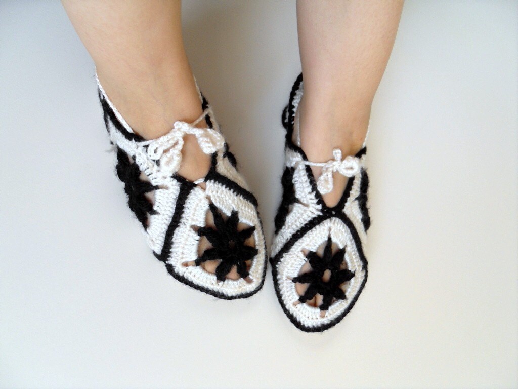 Verkauf-Square-Startseite Hausschuhe Schwarz Und Weiß Elfenbein Weichen Wintermode Dark Sternen Gestricken von SmilingKnitting