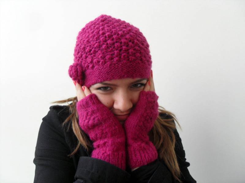 Winter Mode Hand Gestrickte Hut Und Fingerlose Handschuhe Himbeere Slouchy Gerippchen Chunky, Mütze, Fuchsia Zubehör Teamt von SmilingKnitting