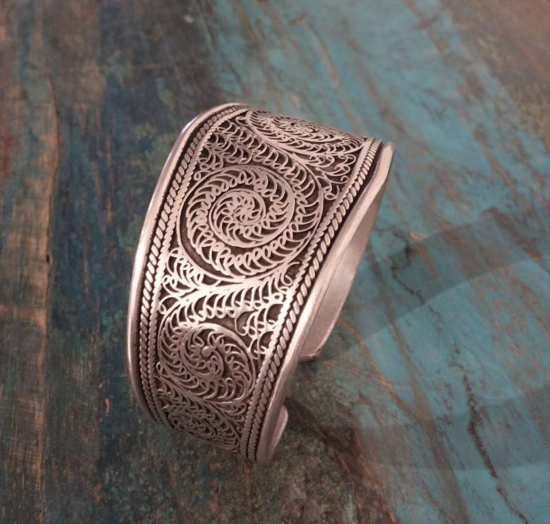 Wunderschöner Breiter Silber Armreif Aus Nepal Filigran Wunderschöner Breiter Silber Armreif Aus Nepal Filigran von SmilingTaraShop