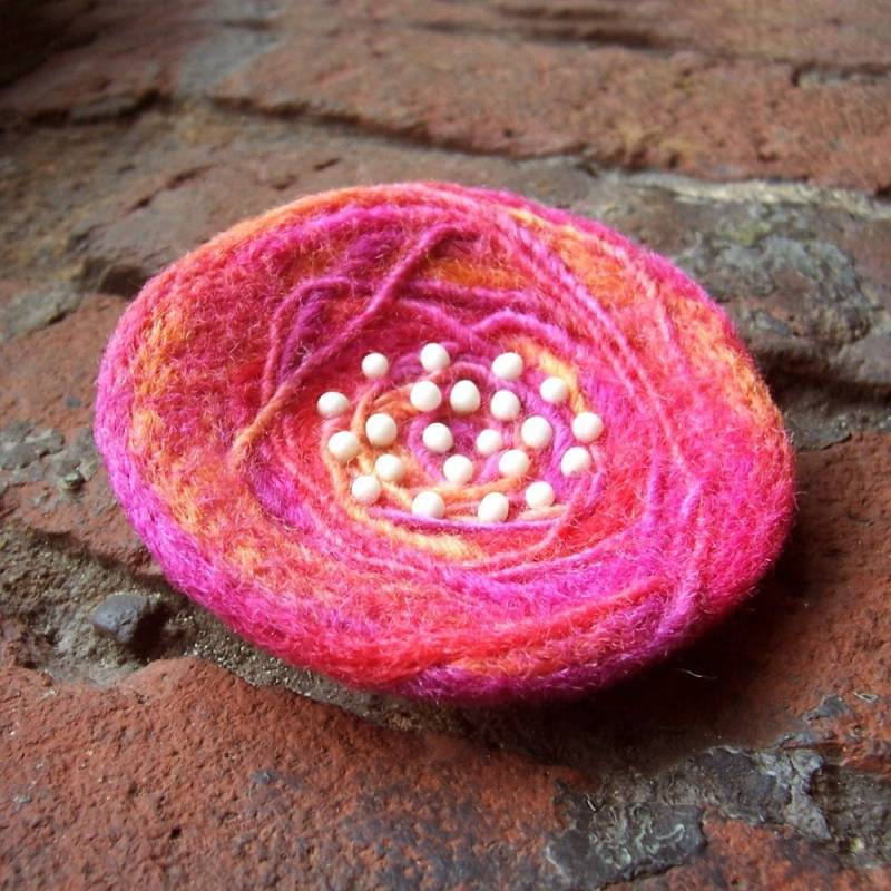 Anstecknadel - Gefilzte Wolle, Pink Und Orange von SmithDryGoodsShop