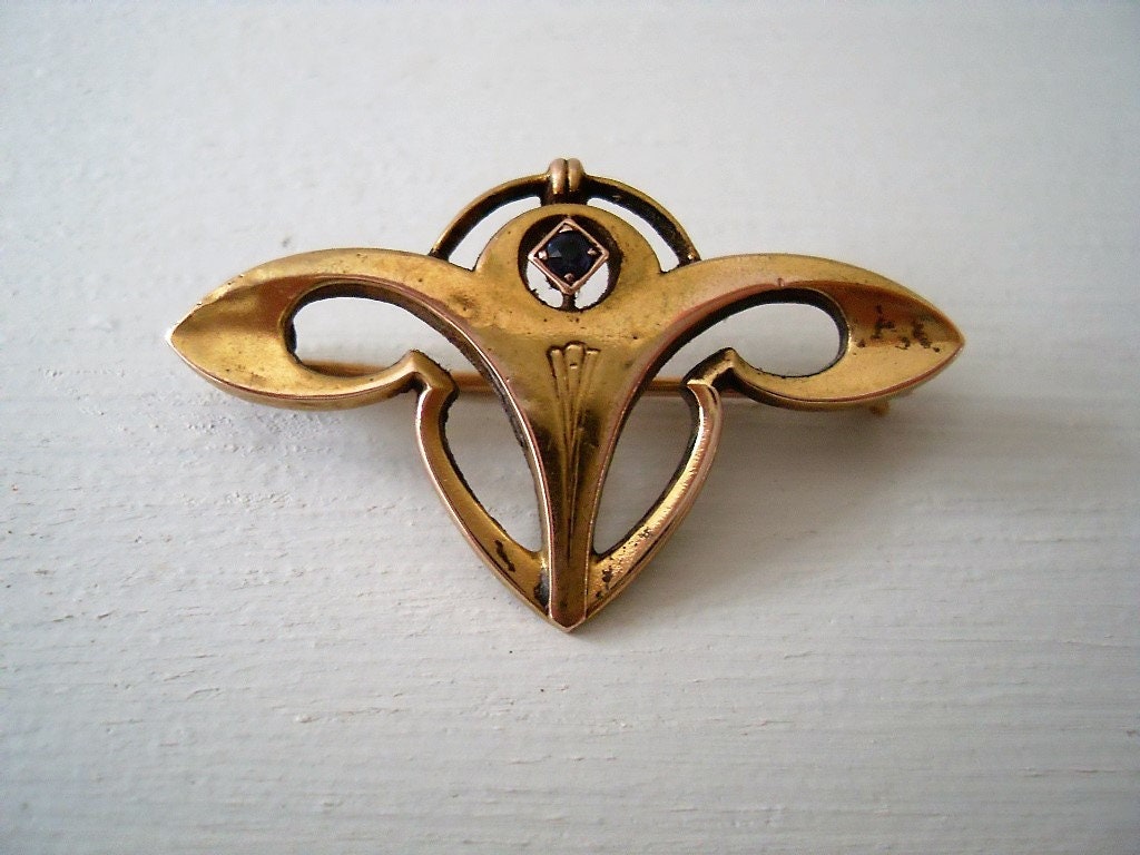 Antike Jugendstil 14 Ct Gold Saphir Brosche Um 1920 Pin Antike Jugendstil 14 Ct Gold Saphir Brosche Um 1920 Pin von SmithstonesGallery