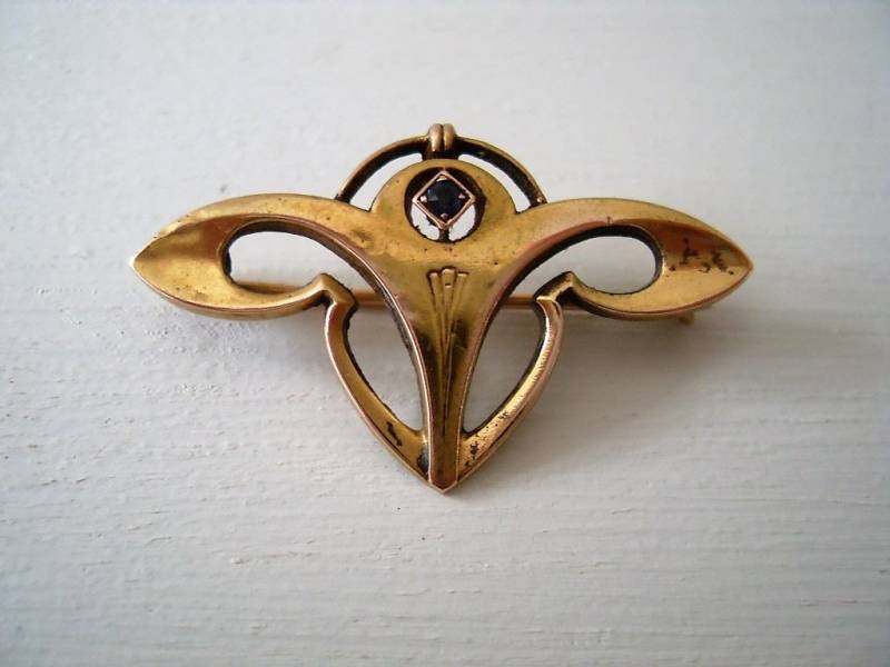 Antike Jugendstil 14 Ct Gold Saphir Brosche Um 1920 Pin Antike Jugendstil 14 Ct Gold Saphir Brosche Um 1920 Pin von SmithstonesGallery