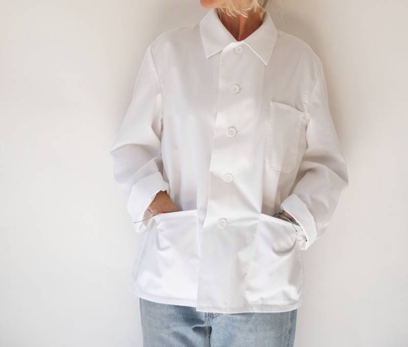 Vintage Weiße Deutsche Chore Mantel Arbeit Jacke | Drei Taschen Baumwollarbeitsjacke Unisex Utip Arbeitskleidung M von SmizeVintage