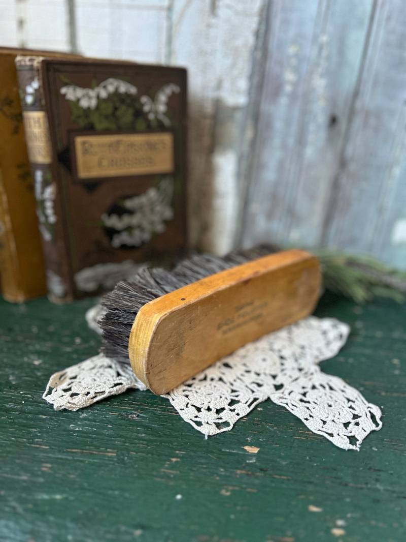 Vintage Schuhcreme Bürste, Holzgriff, Rosshaar Vintage Schuhcreme Bürste, Holzgriff, Rosshaar von SmokinTweed