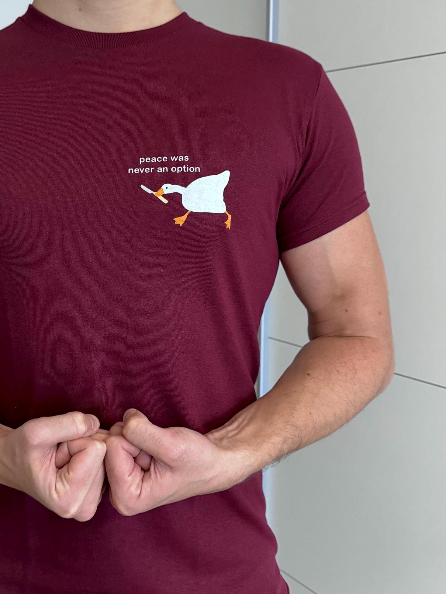 Lustiges Ente Mit Messer-Grafik-T-Shirt - Frieden War Nie Eine Option Lustiges Ente Mit Messer-Grafik-T-Shirt - Frieden War Nie Eine Option von SmooTeesStore