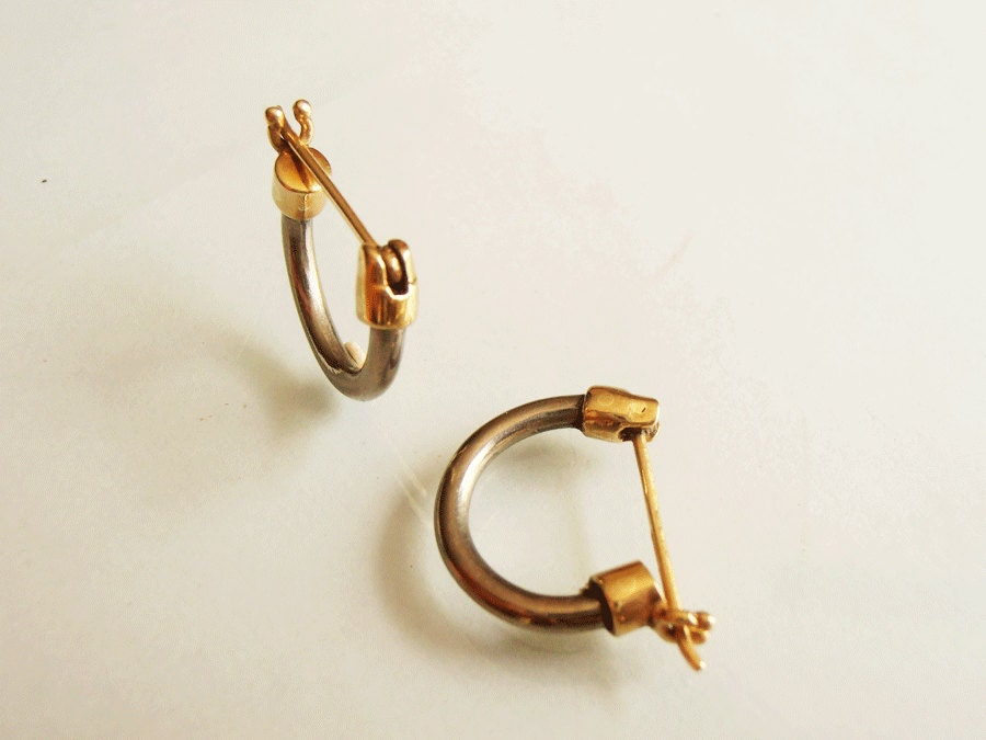 14K Gold Titan Hoop Earrings.mixed Metall Ohrringe 14K Gold Titan Hoop Earrings.mixed Metall Ohrringe von SmoochyangelsJewelry