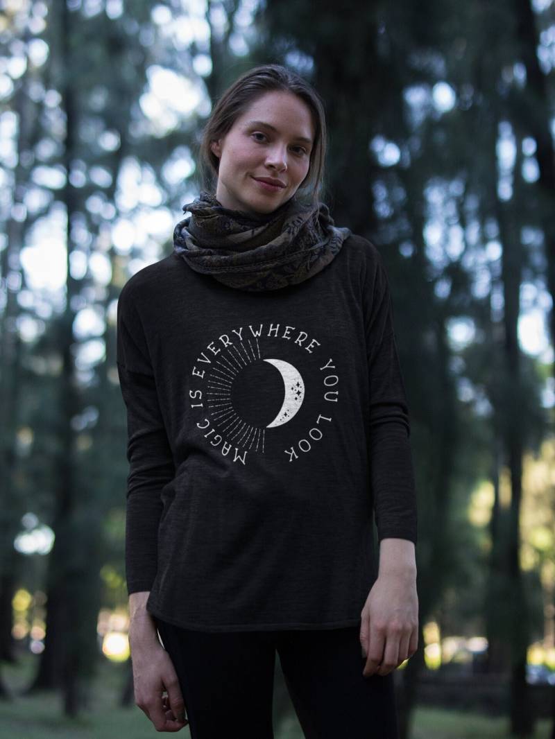 Magic Is Everywhere You Look - Mond von SmudgeMoore