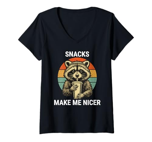 Damen Snacks Make Me Nicer Funny Raccoon Vintage T-Shirt mit V-Ausschnitt von Snacks Make Me Nicer Funny Raccoon Apparel
