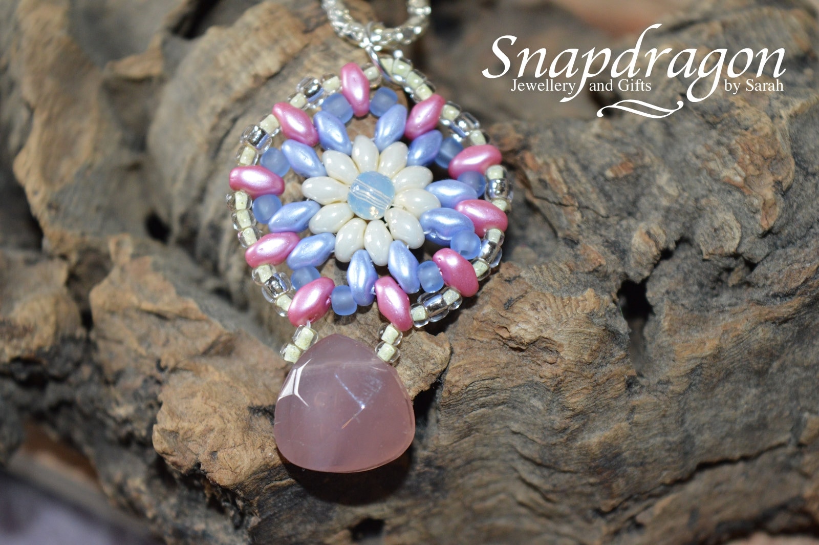 Blumen Mandala Anhänger Halskette, Perlenarbeit Anhänger, Geschenke Für Sie Blumen Mandala Anhänger Halskette, Perlenarbeit Anhänger, Geschenke Für Sie von SnapdragonbySarah
