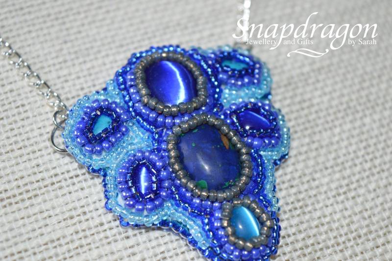 Damen Halskette, Edelstein Perlen Anhänger in Blautönen, Schmuck, Geschenke Für Sie Damen Halskette, Edelstein Perlen Anhänger in Blautönen, Schmuck, Geschenke Für Sie von SnapdragonbySarah