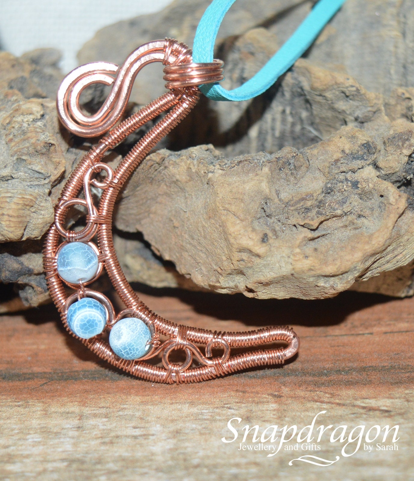 Drachen Vein Achat Halskette Aus Kupferdraht Gewickelter Halbmond Anhänger Drachen Vein Achat Halskette Aus Kupferdraht Gewickelter Halbmond Anhänger von SnapdragonbySarah