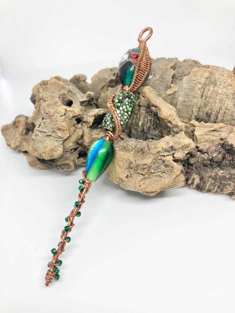 Draht Gewickelt Eiszapfen Anhänger Grüne Lampwork Perlen, Feenschmuck Aus Kupfer Draht Gewickelt Eiszapfen Anhänger Grüne Lampwork Perlen, Feenschmuck Aus Kupfer von SnapdragonbySarah