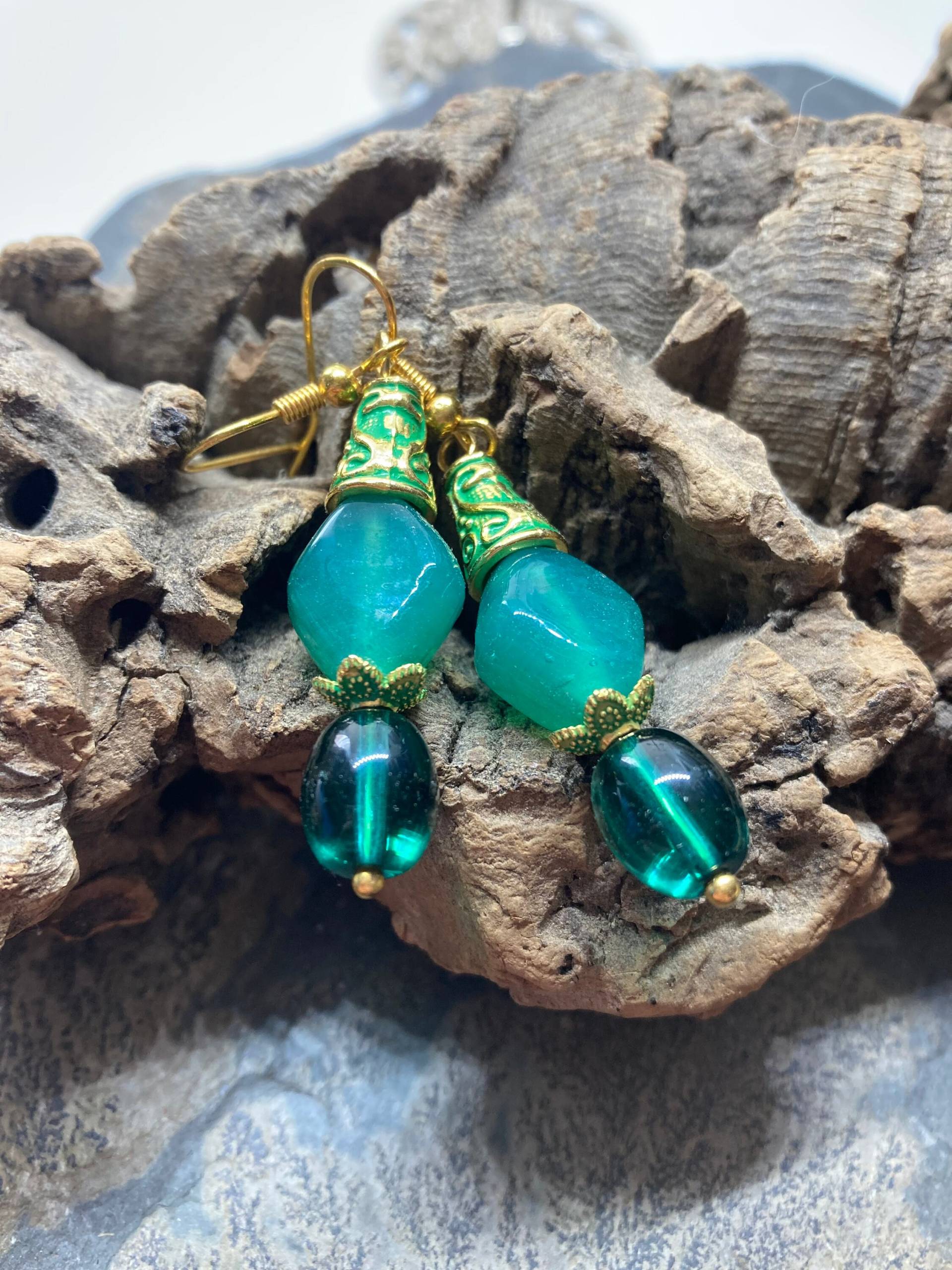 Grüne Ohrringe, Damen Tropfen-Ohrringe, Glasperlen Smaragd Grüne Perlen, Ohrhänger, Geschenke Für Sie von SnapdragonbySarah