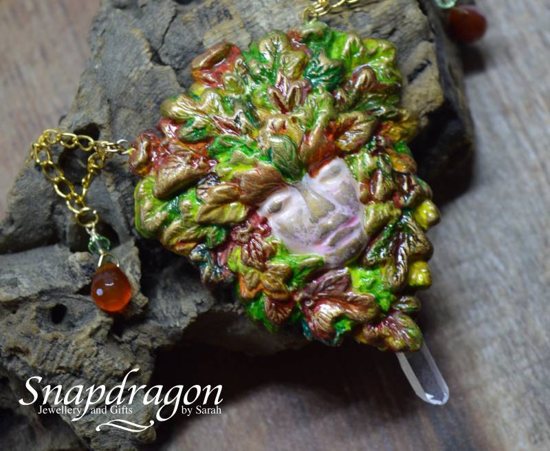 Handbemalte Waldgöttin-Halskette Polymer Clay, Achat & Bergkristall Handbemalte Waldgöttin-Halskette Polymer Clay, Achat & Bergkristall von SnapdragonbySarah