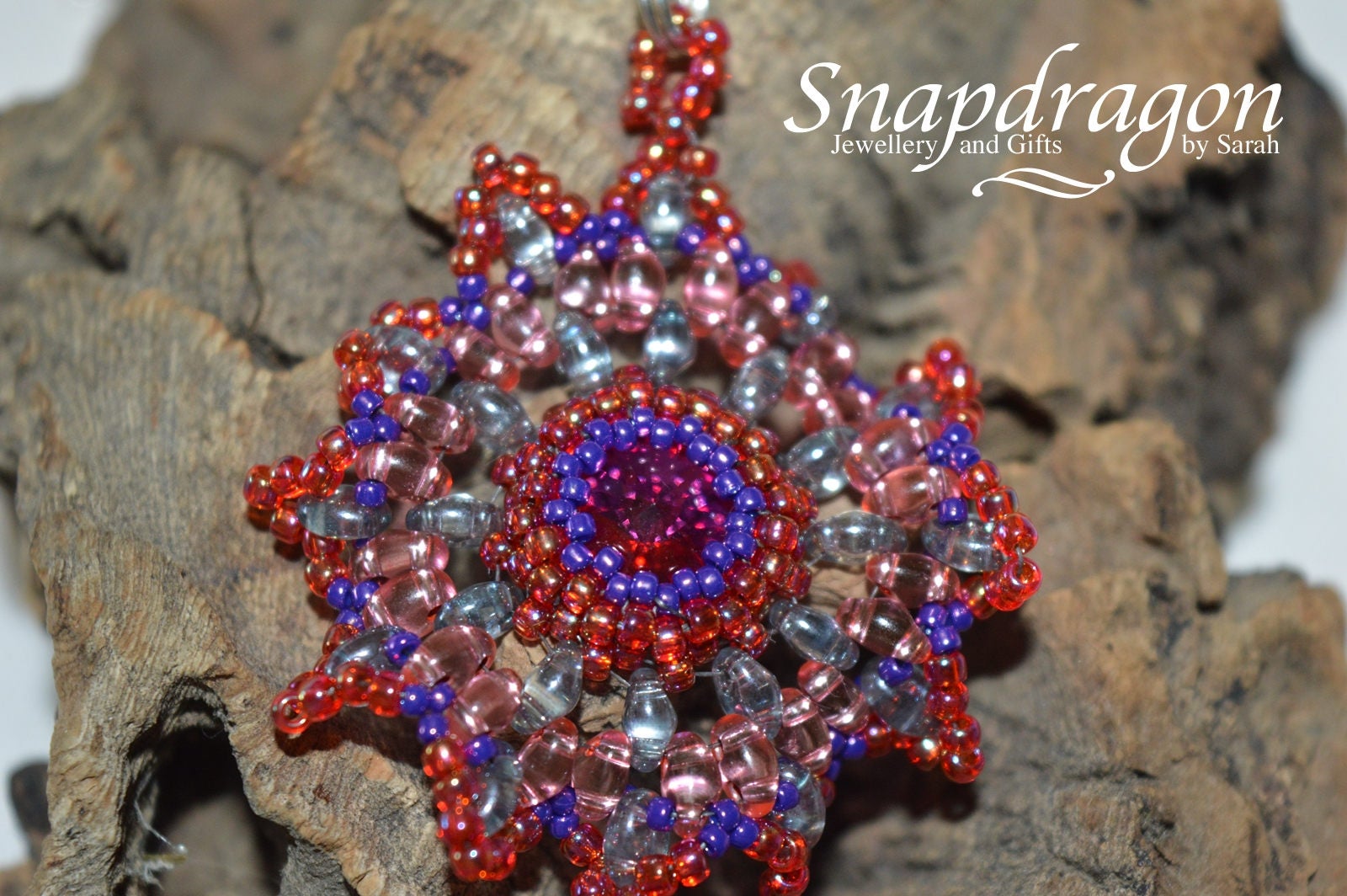 Mandala Anhänger Halskette Kristall Rivoli, Glasperlen Schmuck Mandala Anhänger Halskette Kristall Rivoli, Glasperlen Schmuck von SnapdragonbySarah