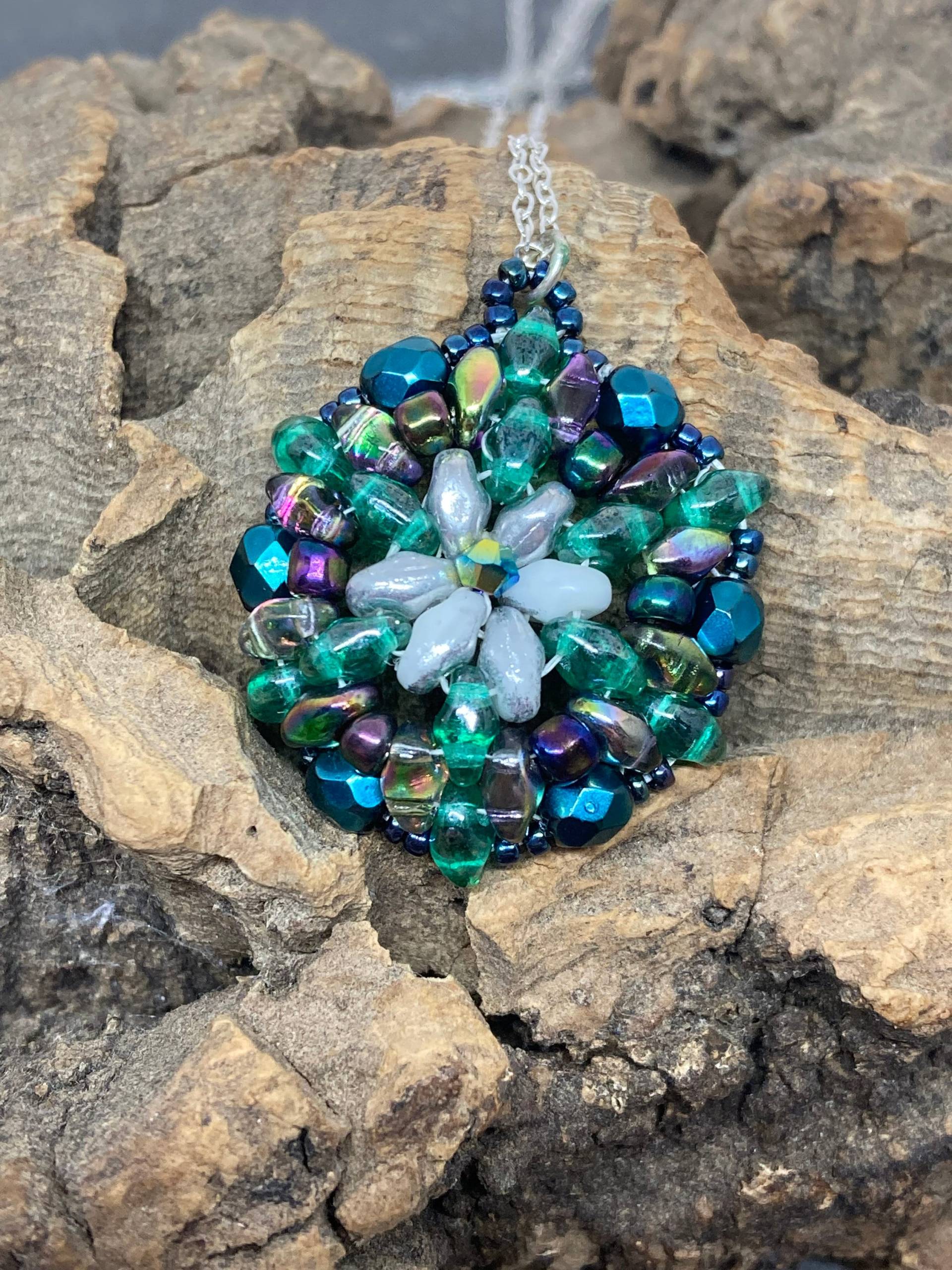 Mandala Anhänger Smaragd Grün Mandala Anhänger Smaragd Grün von SnapdragonbySarah