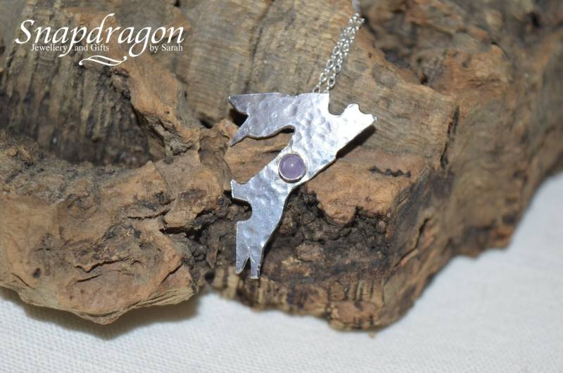 sterling Silber Hase Anhänger Amethyst Cabochon Kaninchen-Halskette sterling Silber Hase Anhänger Amethyst Cabochon Kaninchen-Halskette von SnapdragonbySarah