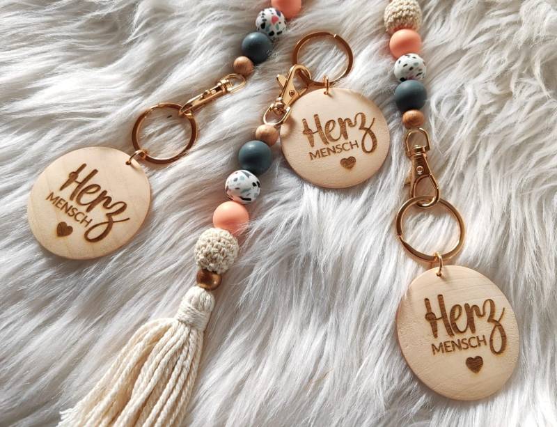 Schlüsselanhänger Aus Holz Mit Gravurmakramelovediy von SnapliebeKerakerz