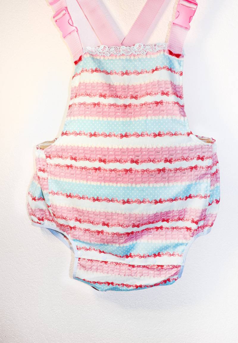 Abdl Strampler Gaze Pastel Sweets Druck, Gr. L/xl von SnapyLand